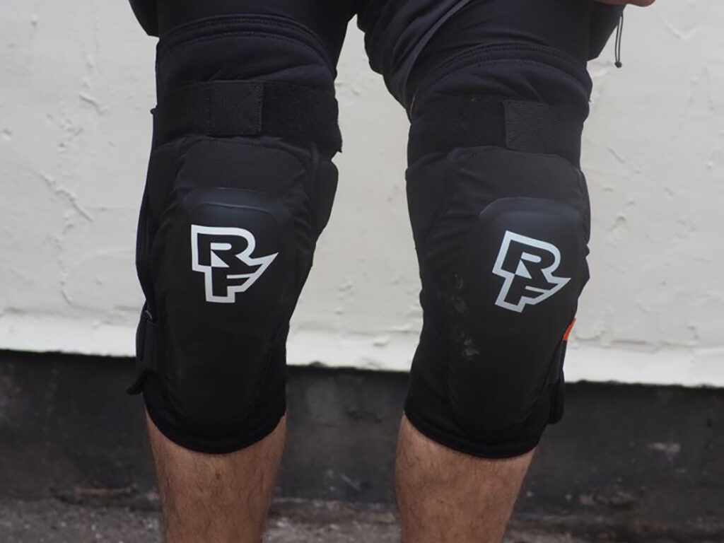 Race Face Roam Knee review - Cycling News | off-road.cc